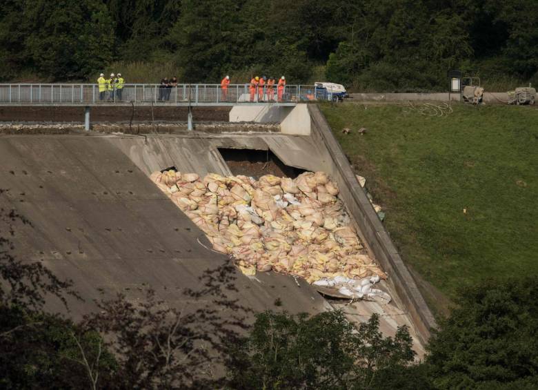 Algunas paredes de la presa presentan problemas. FOTO AFP