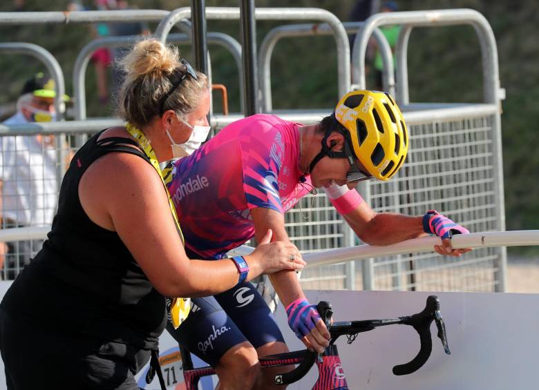 Urán, que se entrenó en Antioquia antes de viajar a Europa en julio, llegó al Tour tras encarar el Dauphiné. Su nivel ilusiona con podio. Así terminó ayer. FOTO AFP