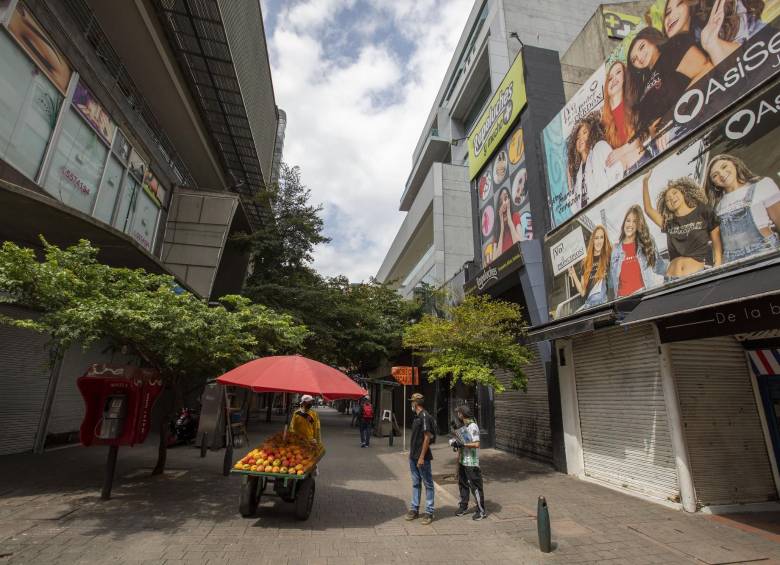 Con la idea de preservar el empleo, el Gobierno entregará subsidios en proporción a 40 % del salario mínimo para micro, pequeñas y medianas empresas. FOTO EDWIN BUSTAMANTE