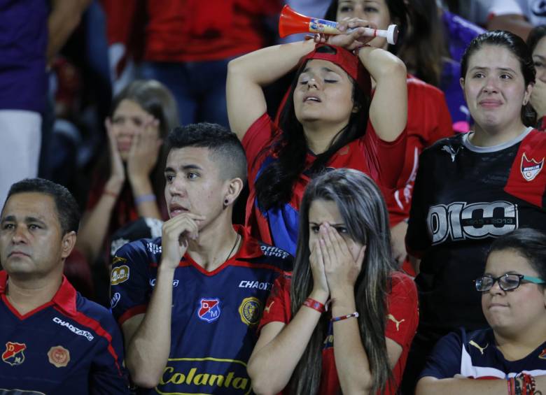 Cali, el invitado que celebró en fiesta roja