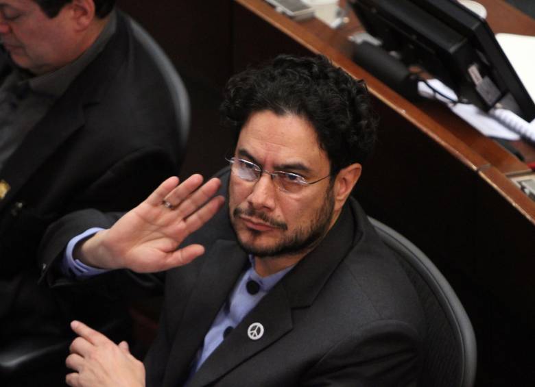 Ivan Cepeda y Álvaro Uribe cruzaron trinos en contra luego de la noticia de la entrega de Maria del Pilar Hurtado. FOTO ARCHIVO