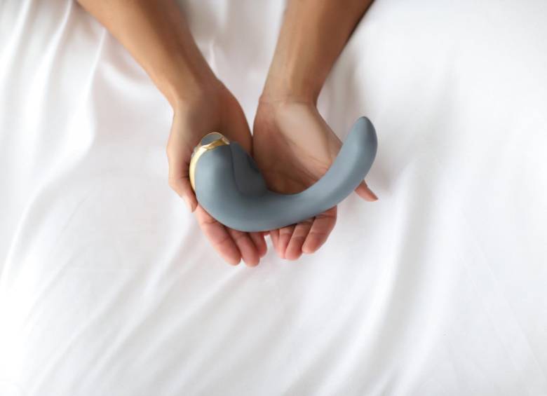 El dispositivo manos libres, utiliza biomimetismo y robótica para ayudar a las mujeres a lograr un orgasmo combinado al estimular simultáneamente el punto G y el clítoris. Foto: EFE