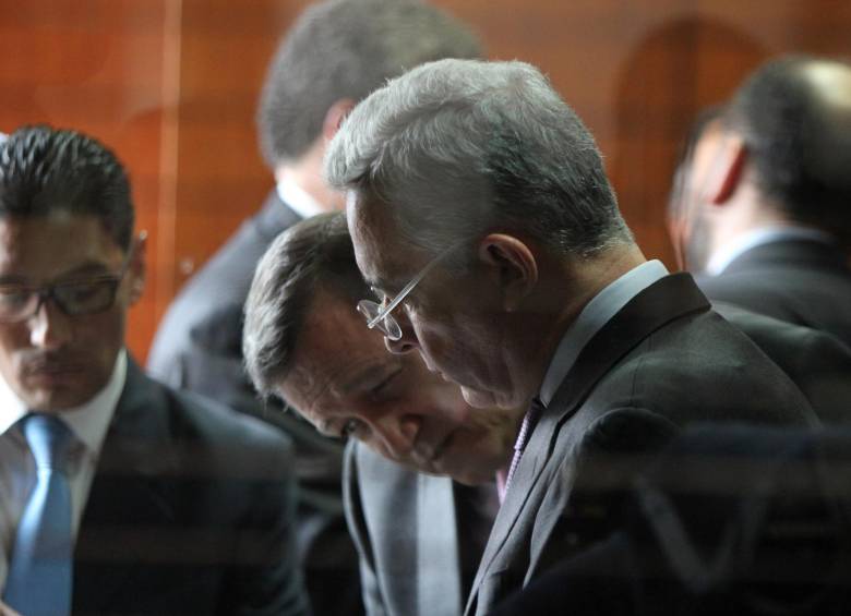 El expresidente y senador de la República Álvaro Uribe Vélez denunció que a la exdirectora del DAS María del Pilar Hurtado la han amenazado diciéndole que él la quiere mandar a matar. FOTO COLPRENSA