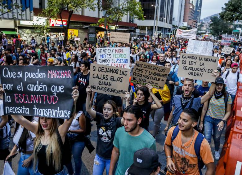 El miércoles hubo marchas por varios sectores de la ciudad, entre ellos la avenida Oriental. FOTO JAIME PÉREZ