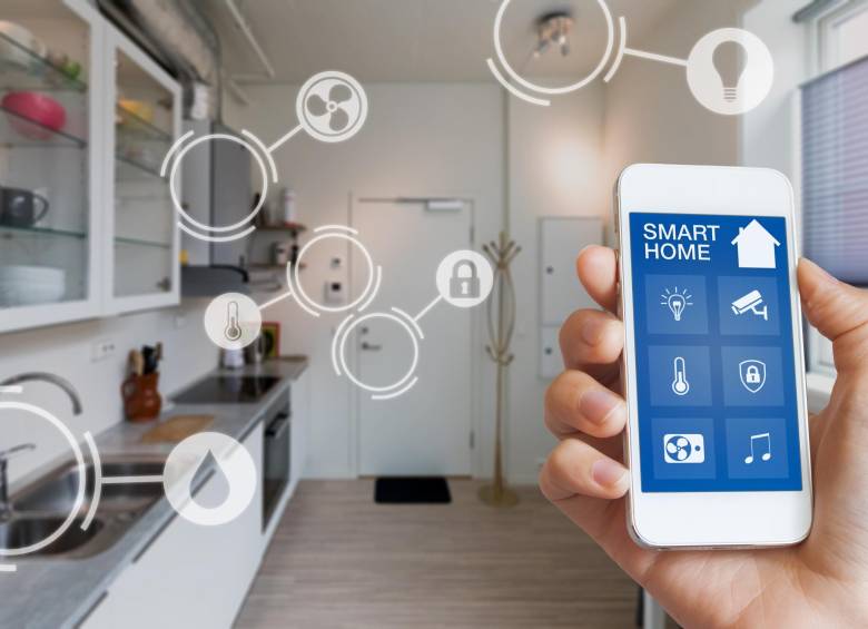 La forma tradicional en que funcionan los dispositivos conectados es con cloud computing, que consiste en enviar los datos a servidores ubicados en data centers para ser procesador. Foto: Shutterstock