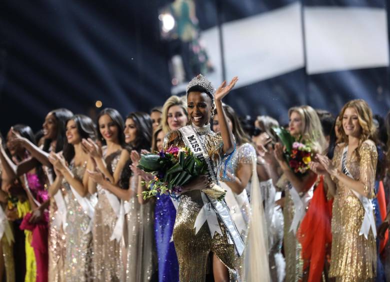 Zozibini Tunzi de Sudáfrica fue coronada Miss Universo 2019. FOTO EFE