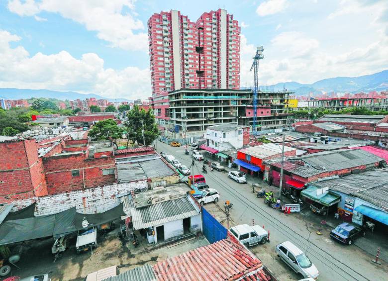 Según los expertos, casos manifiestos del fenómeno de gentrificación, donde salen pobladores tradicionales, pueden observarse en zonas como en Naranjal, en la foto. FOTOS MANUEL SALDARRIAGA