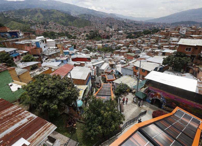 La comuna 13 (San Javier), el corregimiento de Altavista y la comuna 7 (Robledo) son los sectores que, según Kevin Turner, deben priorizarse. FOTO: Manuel Saldarriaga