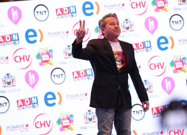 Ricardo Montaner asistió a la rueda de prensa con una camiseta con la imagen de Leopoldo López. FOTO Cortesía