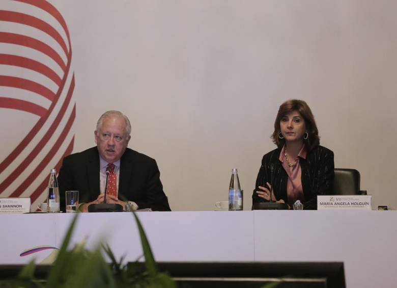 Reunión entre canciller María Ángela Holguín y subsecretario de EEUU, Thomas Shannon. FOTO: Colprensa