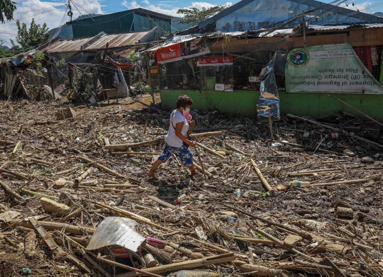 El tifón prácticamente barrió el centro de la isla Luzón con un dramático saldo de damnificados. EFE 