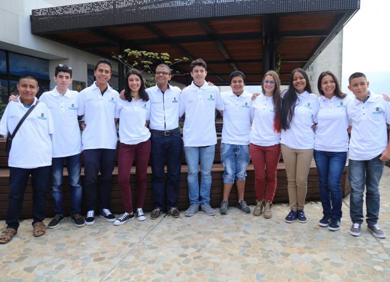 Tras un proceso de selección, que incluyó pruebas de inglés, se seleccionaron los alumnos que viajaron a Estados Unidos a aprender y compartir experiencias. FOTO cortesía alcaldía