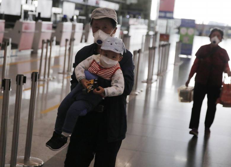 En el país hay 128 positivos por la covid-19 que tienen 19 años o menos, el 5,57% de los casos. Un número que seguirá siendo bajo si se acatan las medidas de cuarentena. Foto: EFE - WU HONG
