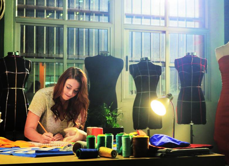 Sara Catalina Sierra, egresada y estudiante de Gestión del Diseño de la Institución Universitaria Pascual Bravo, es una de las creadoras del proyecto de fibra de piña. FOTO Cortesía