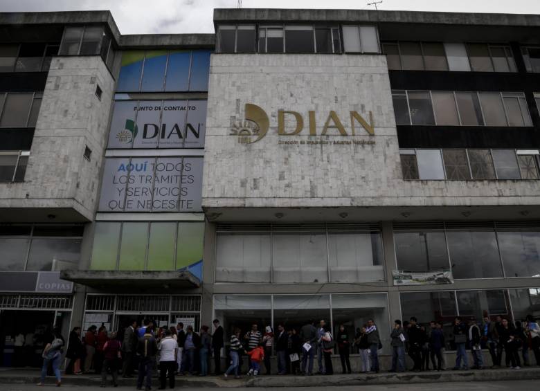 Se espera que la Dian precise el mecanismo para el recaudo del Impoconsumo del 2 % a los inmuebles cuyo valor supera los $918 millones. Foto: Colprensa.
