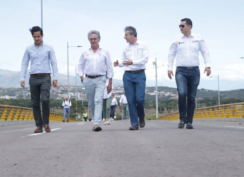 El costoso puente fronterizo que solo trae contrabando