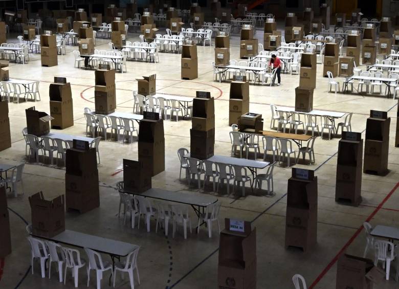 Ya está todo listo para la jornada electoral de este domingo. FOTO AFP. 