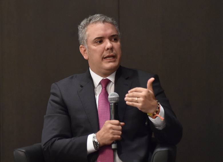 El presidente de Colombia, Iván Duque, firma decreto que extiende prohibición de porte de armas en 2019. FOTO Colprensa 