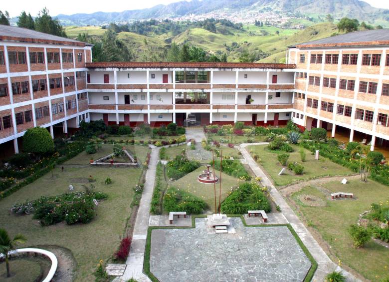 El Seminario Cristo Sacerdote fue fundado en Sonsón por Monseñor Alfonso Uribe Jaramillo. Empezó a funcionar el 15 de enero de 1969 y el 3 de noviembre de 1973 fue trasladado a Yarumal, donde se encuentra en este momento. FOTO Donaldo Zuluaga
