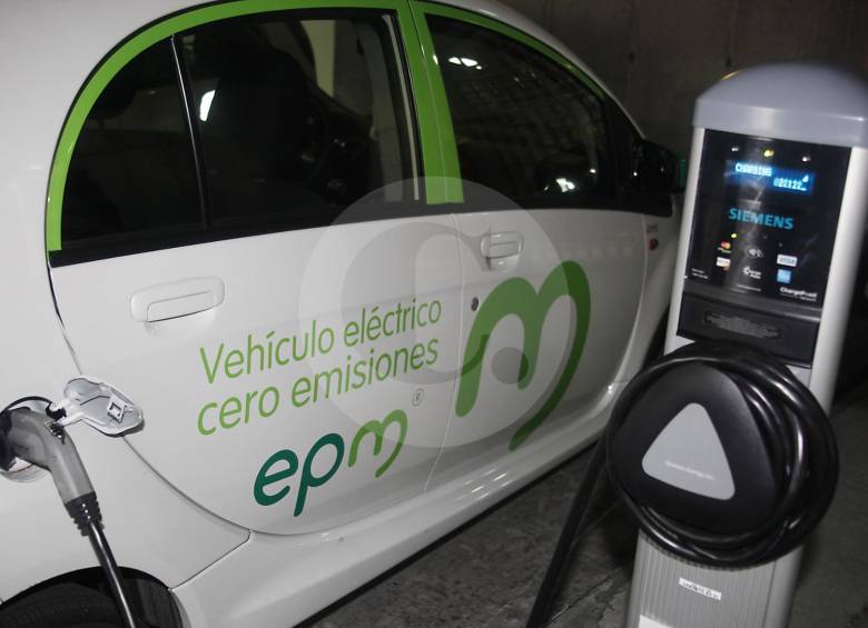 Carros eléctricos en el Valle de Aburrá. FOTO JULIO CÉSAR HERRERA