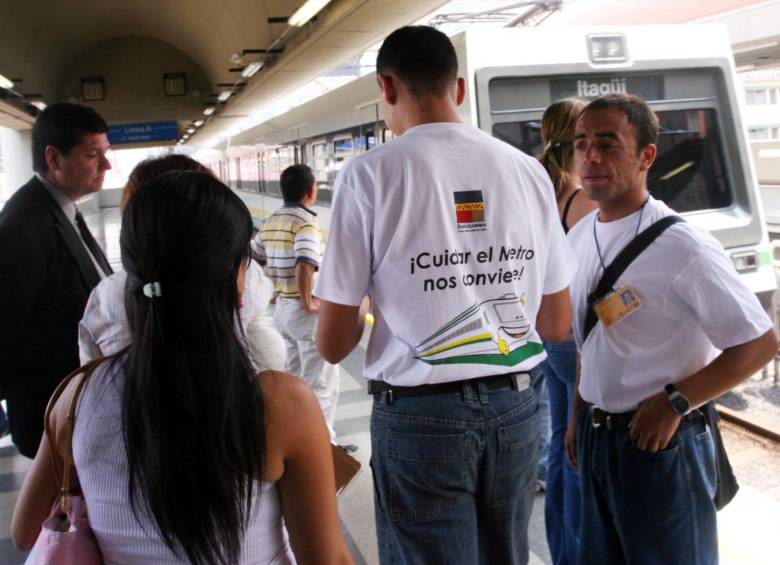 Más de un siglo de campañas de amor por Medellín