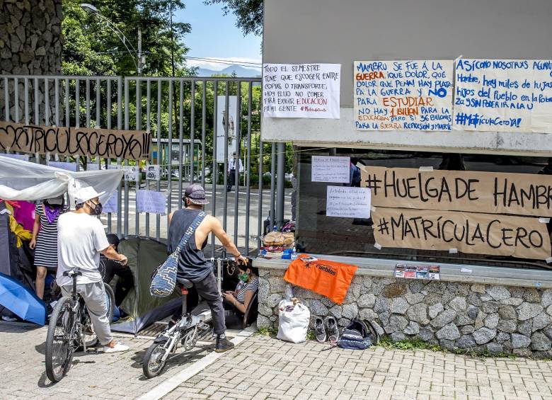 Las diferentes instituciones de la ciudad buscan soluciones a la protesta estudiantil pacífica que realizan varios alumnos de la U. de A. FOTO JUAN ANTONIO SÁNCHEZ