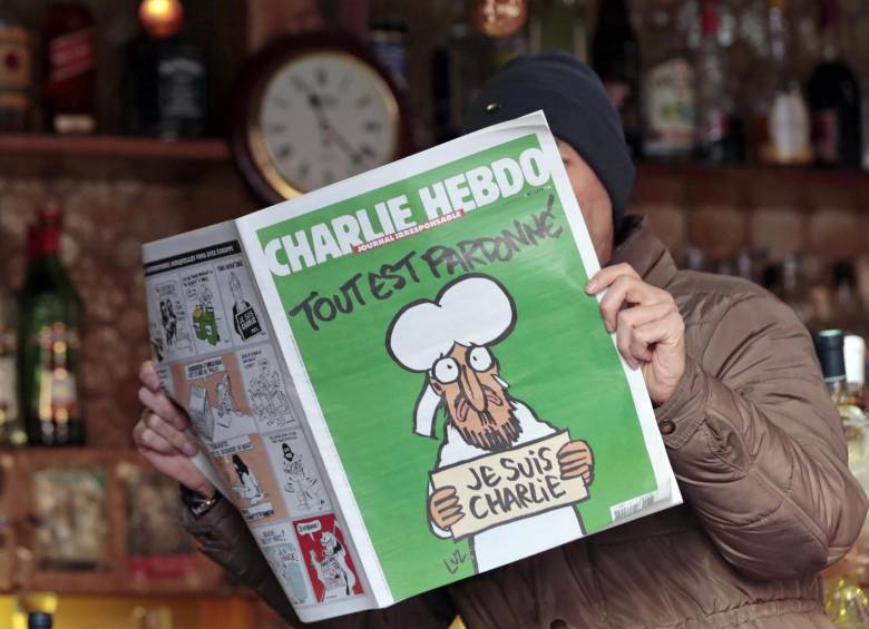 Reporteros Sin Fronteras se encargó de repartir la revista entre los traductores. FOTO REUTERS.