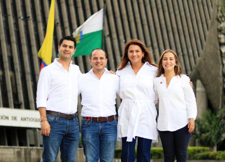 Simón Molina, concejal de Medellín; Juan Espinal, representante a la cámara; Paola Holguín, senadora; Ángela Espinosa, candidata a la Asamblea. FOTO Cortesía Juan Espinal