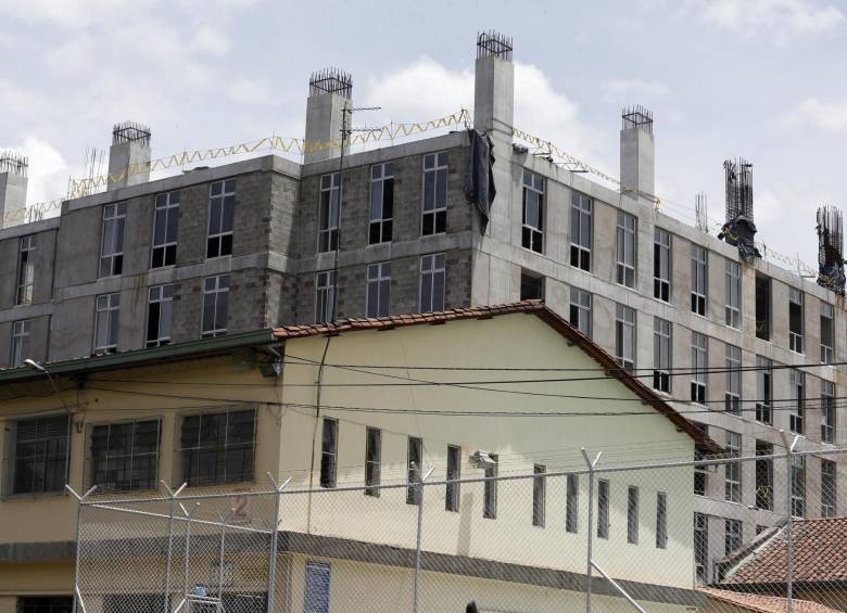 En la sede del Pascual Bravo avanza la construcción del Aulario. La institución que hace parte de la ciudadela Pedro Nel Gómez. FOTO juan antonio sánchez