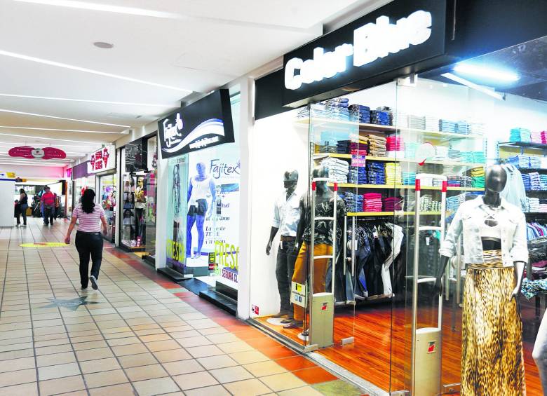 El vestuario tiene una significativa participación dentro de la oferta comercial de los centros. En la actualidad hay variedad de marcas especializadas en calzado, ropa y joyería, entre otros. Foto: Juan Antonio Sánchez