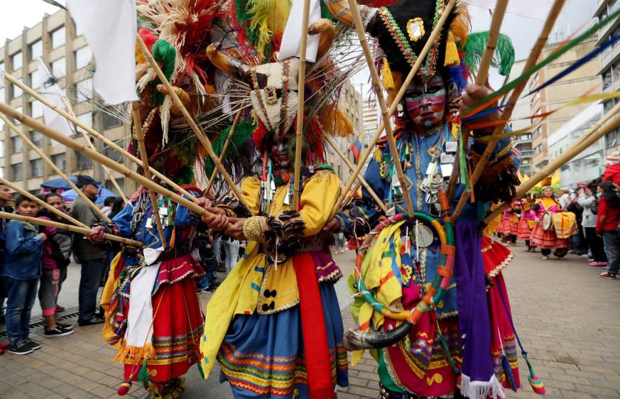 El desfile inició a las 3:00 de la tarde de este sábado. Foto: Efe