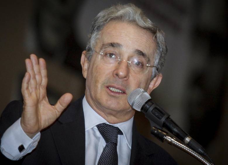 El expresidente y senador del Centro Democrático, Álvaro Uribe Vélez, pidió al Gobierno anticiparse y decir que no acepta competencia de la Corte de La Haya sobre litigio de San Andrés. FOTO COLPRENSA