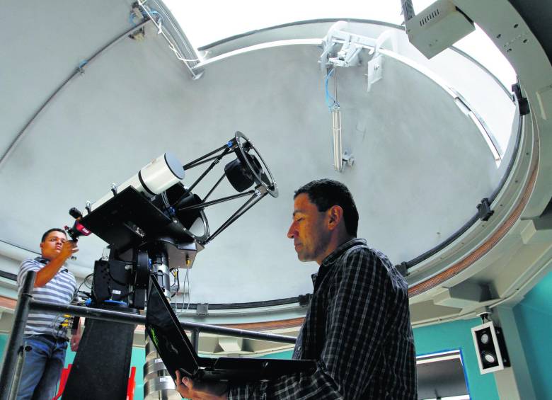 Los dos telescopios se controlarán de manera remota con varios PC. Tomarán imágenes con ayuda de cámaras que luego se procesarán a través de un software.FOTO donaldo zuluaga