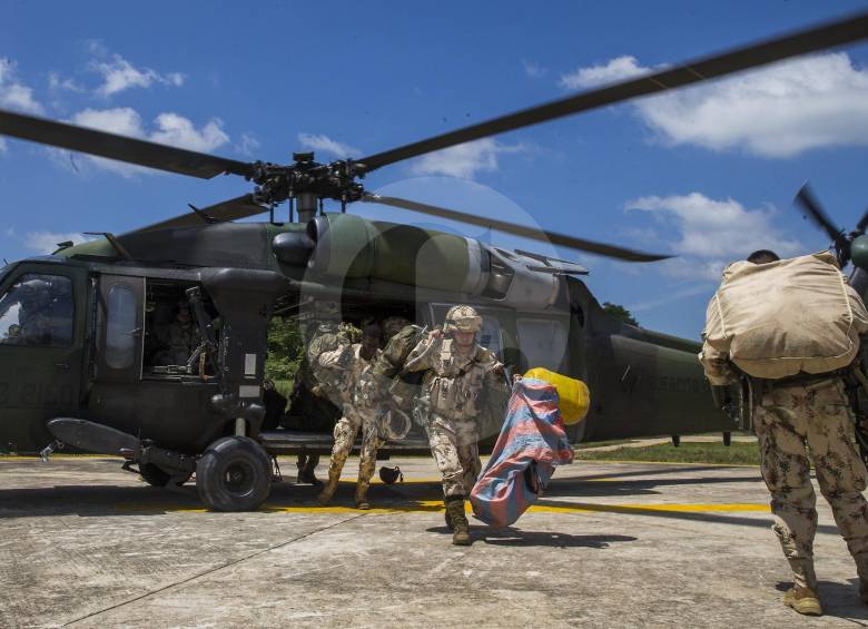 Por medio de aeronaves del Ejército y la Fuerza Aérea se han podido transportar varias toneladas de ayuda humanitaria. Sin embargo, alcaldes de la zona de Catatumbo insisten en que ya no hay recursos para atender a las víctimas del conflicto. FOTO Julio Herrera