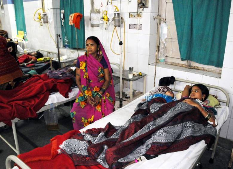 Mueren 8 mujeres en India tras una esterilización para controlar el