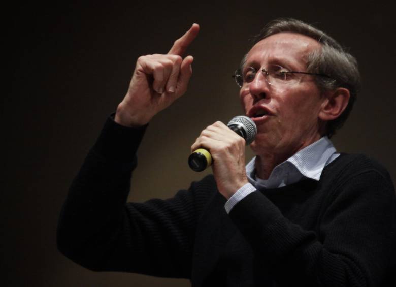 El senador Antonio Navarro Wolff defendió que se encuentre una fórmula para que las penas para líderes de las Farc sean compatibles con la participación en política. FOTO COLPRENSA