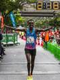 En la imagen se muestra la celebración del ganador del año pasado, el etiope Habtamu Arga. FOTO julio césar herrera