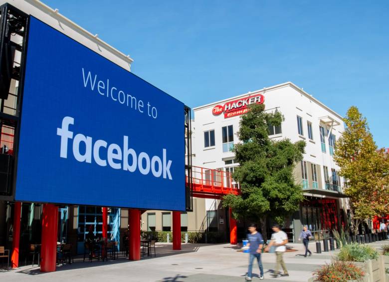 Coca-Cola señaló que no se une a la campaña #StopHateForProhit, que propone boicotear los anuncios en Facebook en julio. FOTO AFP
