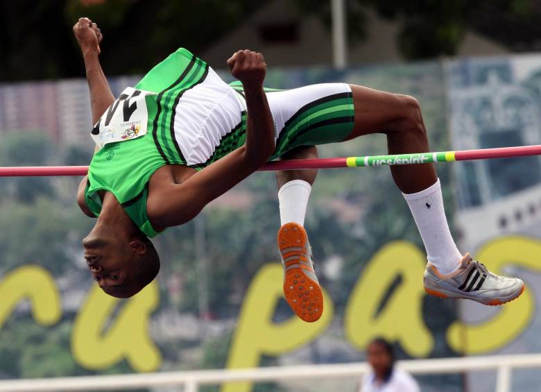 Gilmar Mayo durante un entrenamiento en el estadio de atletismo Alfonso Galvis en 2012. Foto: Juan Antonio Sánchez Ocampo