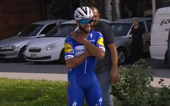 El colombiano se cayó a menos de 4 kilómetros de la meta. FOTO TOMADA DE TWITTER