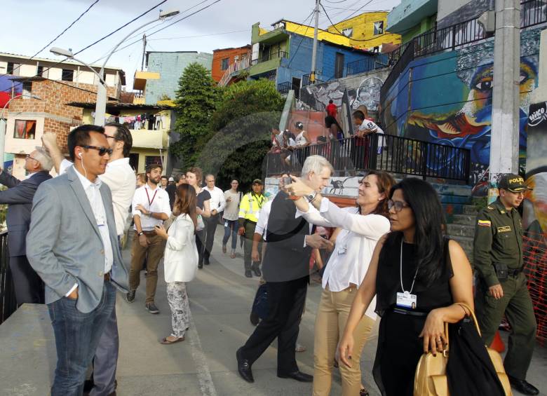 El Graffitour, corredor artístico de la comuna 13, fue otro de los espacios visitados por los asistentes al Foro Económico.