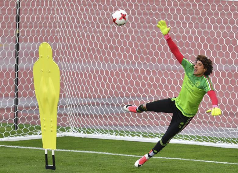 Con las rotaciones de Osorio, la duda corre por sí hoy utilizará a Memo Ochoa (foto) o a Alfredo Talavera frente a Rusia. FOTO afp