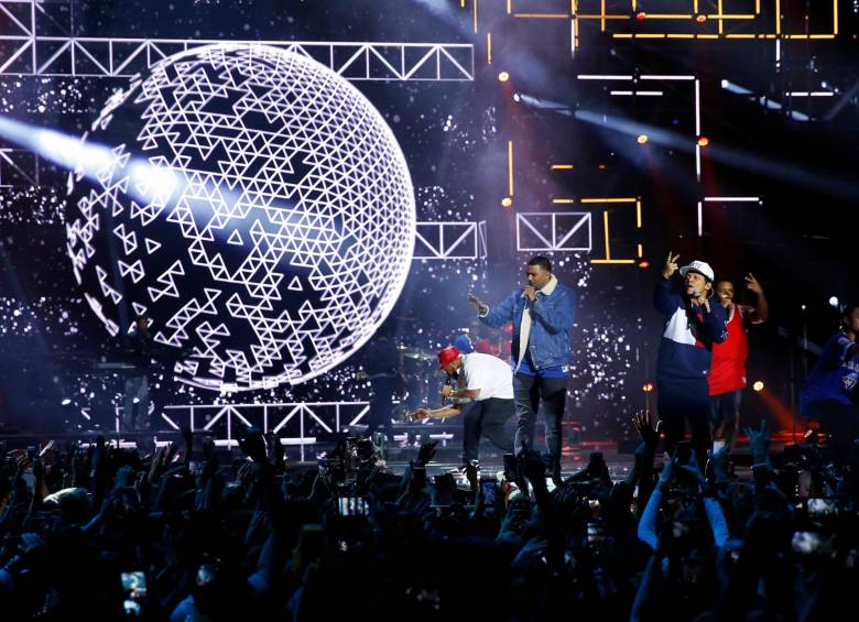 Bruno Mars abrió la ceremonia. FOTO Reuters