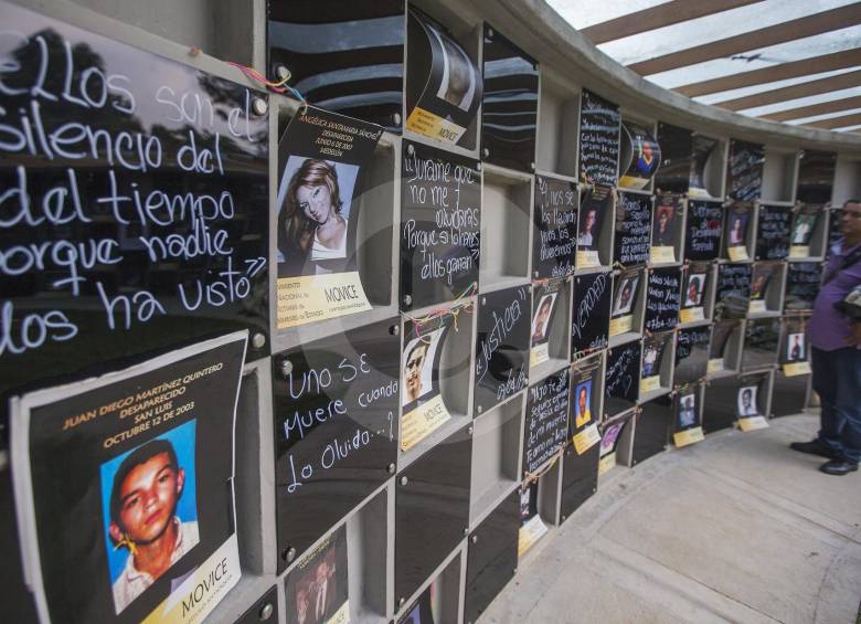 Inaguración del mausoleo de los desaparecidos en el cementerio universal.FOTO Julio César Herrera