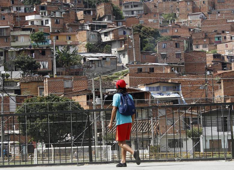 Intimidación a colaboradores, cobros ilegales por colgar publicidad y el daño de piezas gráficas, son tres de los actos irregulares que denuncian los candidatos en carrera a la Alcaldía de Medellín. FOTO ARCHIVO