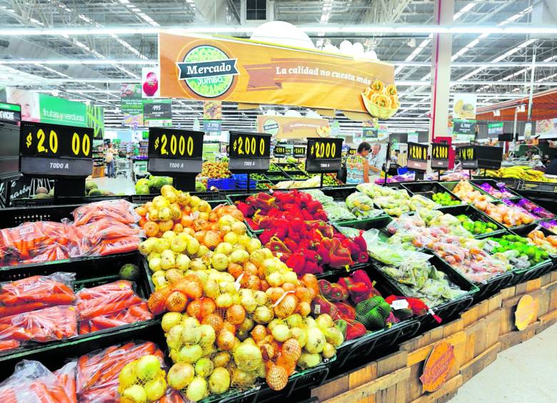 Los alimentos perecederos siguen siendo uno de los principales productos del comercio al por menor, con algunas variaciones de oferta según el formato del local. Junto con bebidas no alcohólicas, alimentos ocupa uno de los primeros lugares en las ventas del retail. Foto: Juan Antonio Sánchez