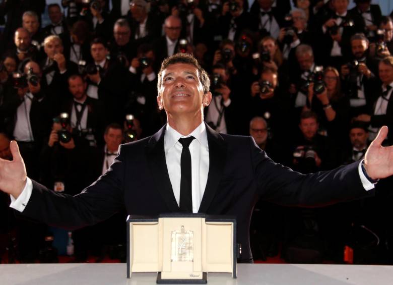 El español Antonio Banderas recibió el premio al mejor actor por su trabajo en Dolor y gloria, de Pedro Almodóvar. FOTO reuters