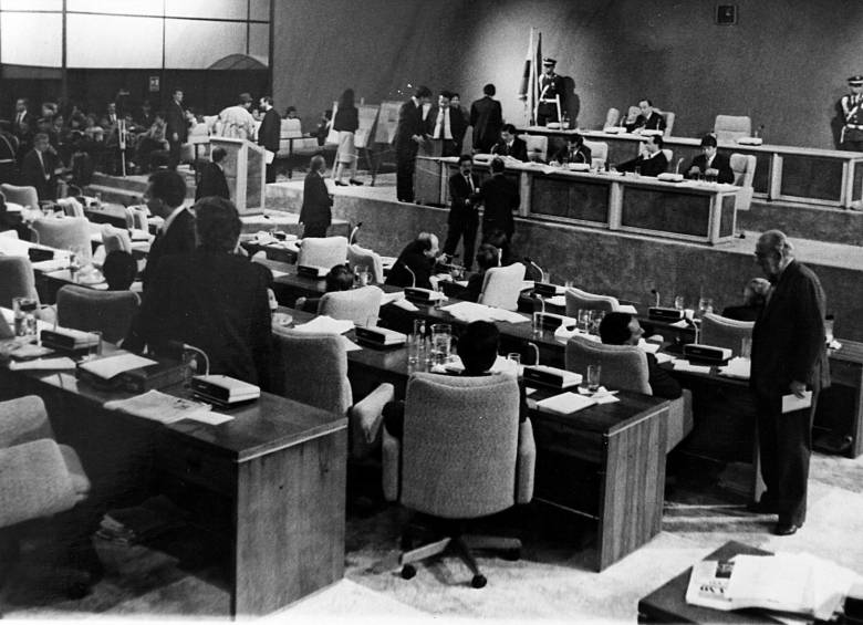 El 13 de diciembre de 1990 se eligió una Asamblea Nacional Constituyente que tenía un mandato claro: abonar la base legal para la paz. Hoy esa motivación genera nuevas reformas. FOTO archivo