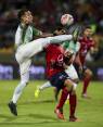 Dayro Moreno fue controlado por los zagueros argentinos Santiago Echeverría y Rodrigo Erramuspe. FOTO Jaime Pérez