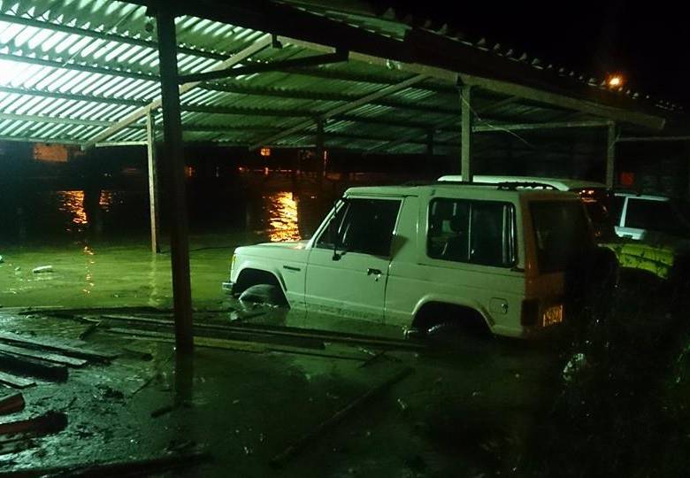 Las autoridades trabajan en la cuantificación de los daños materiales que dejó la inundación.